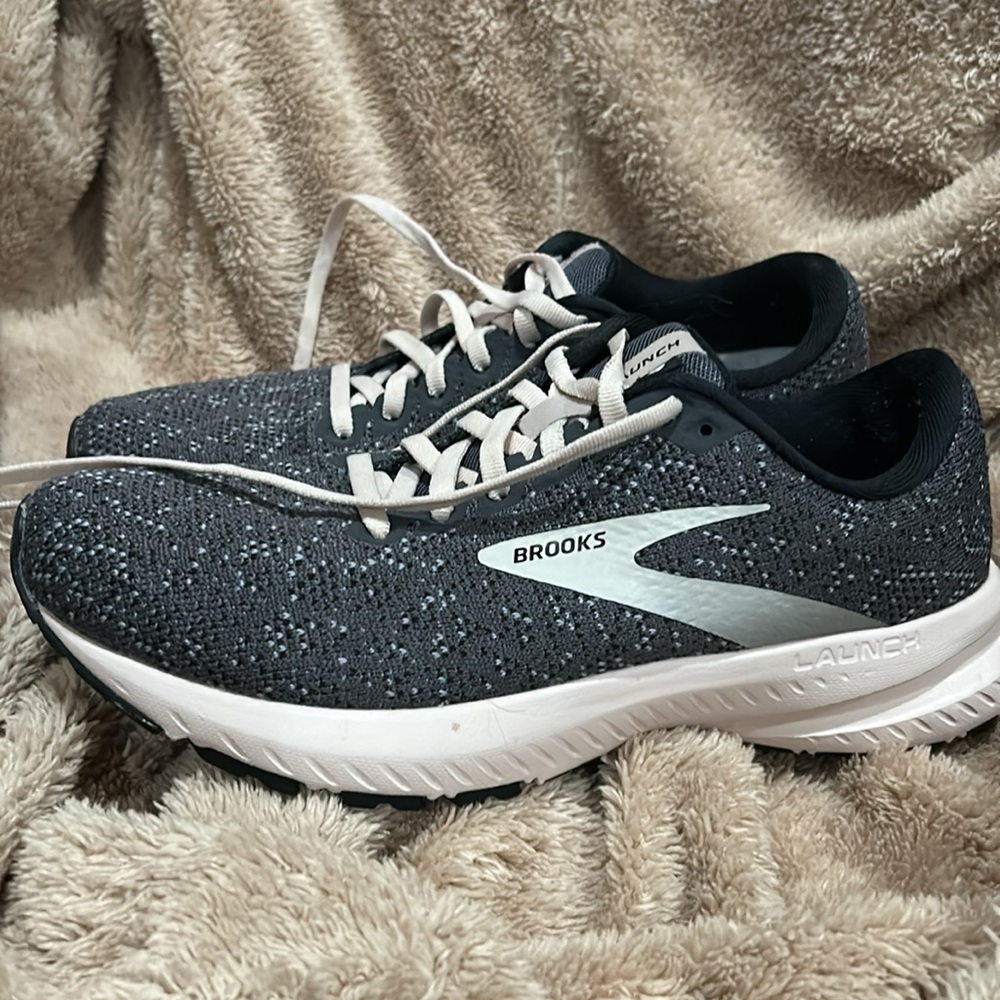 Brooks Launch 7 size 8